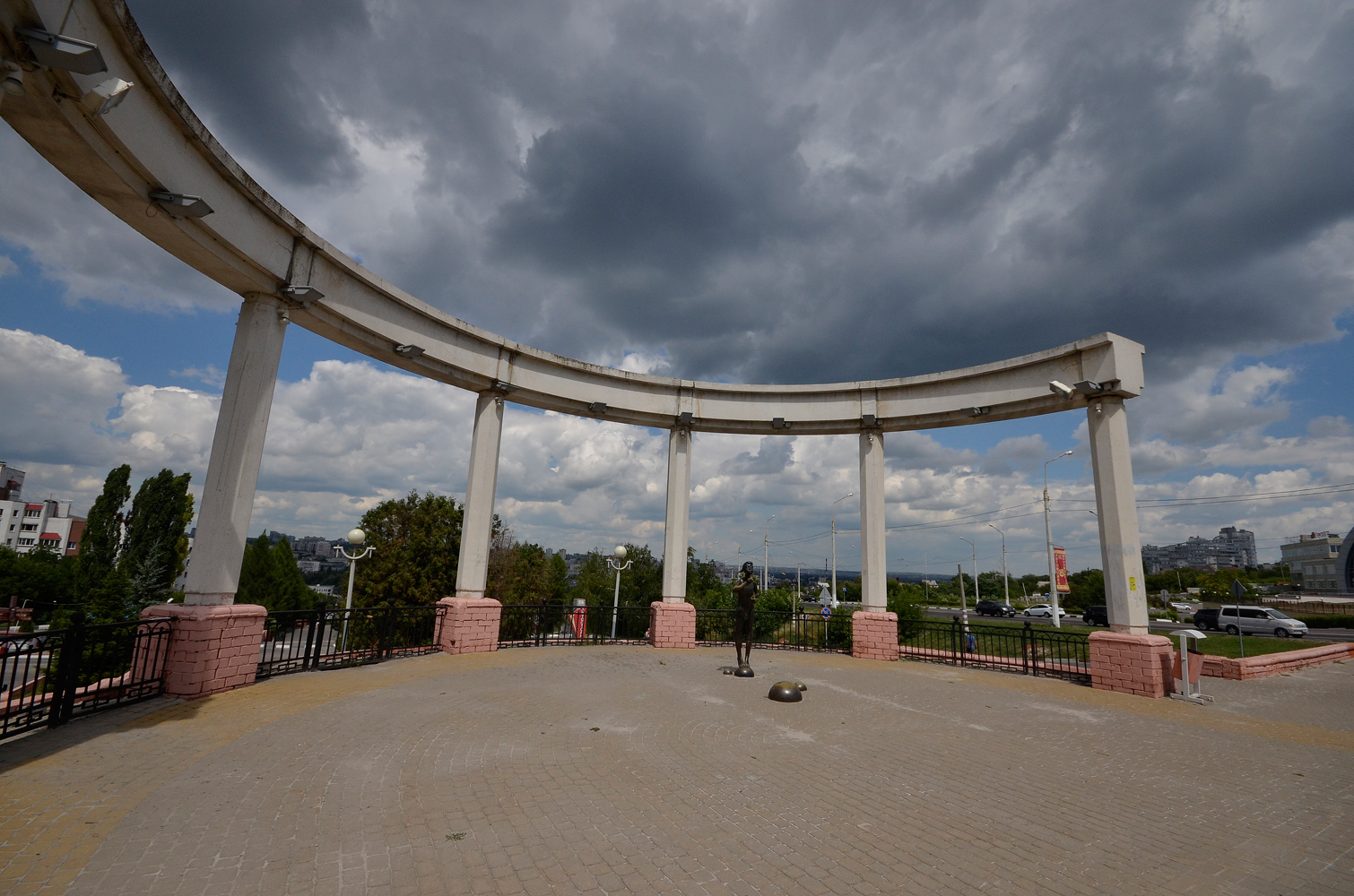 photo "***" tags: architecture, sky, summer, Белгород, тучка