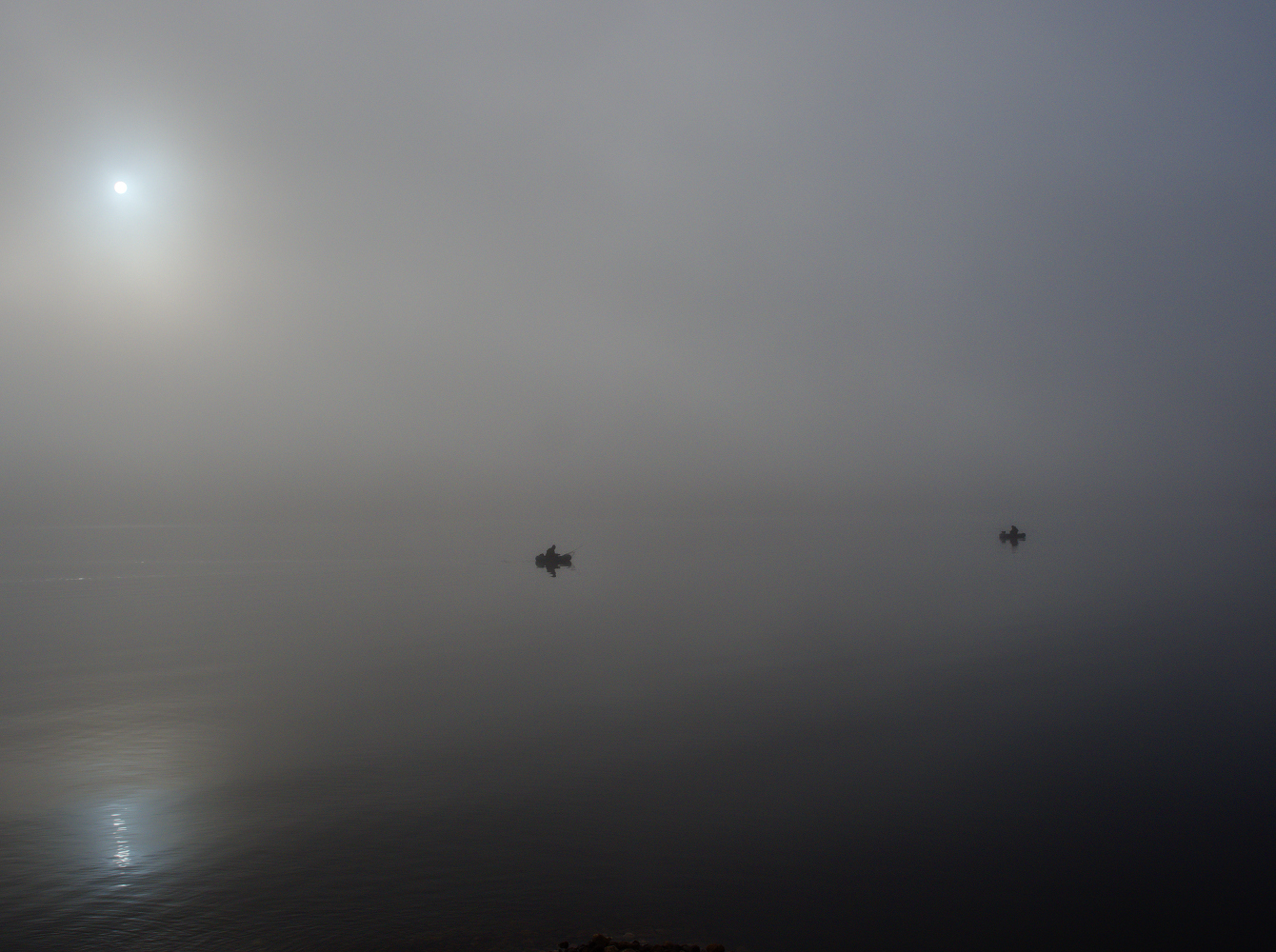 фото "Рыбалка - это почти космос" метки: пейзаж, озеро, рыбаки, рыбалка, силуэты, туман, утро