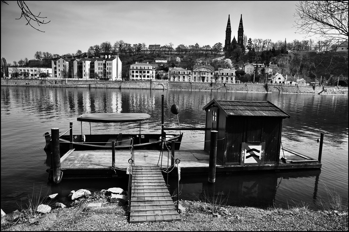 photo "Вышеград и пристань" tags: black&white, Prag, Prague, Praha