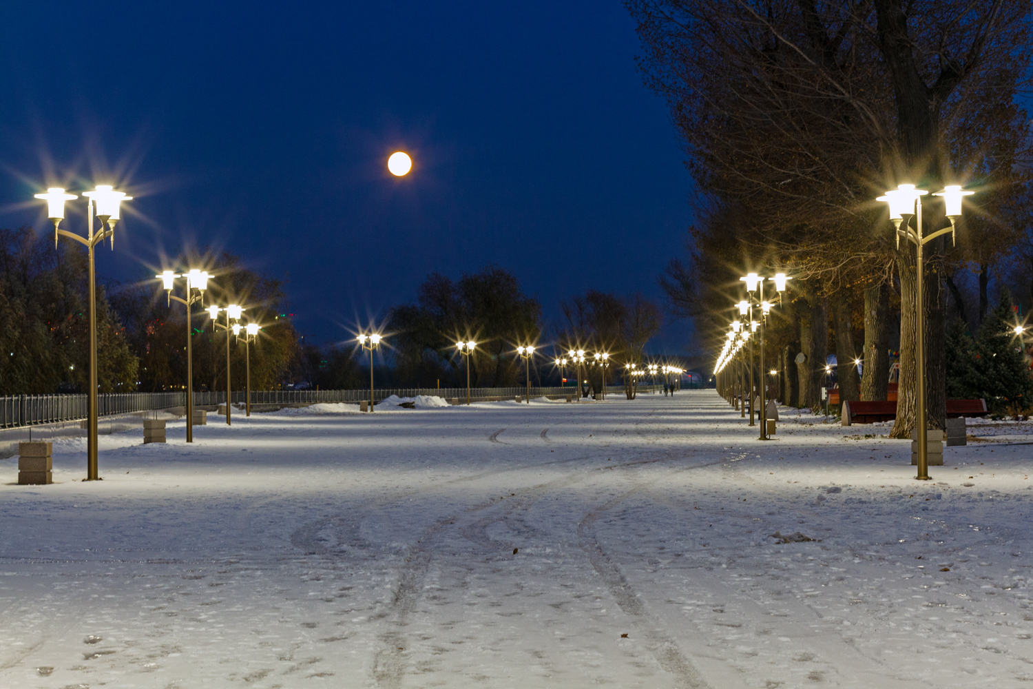 photo "***" tags: landscape, city, street, 