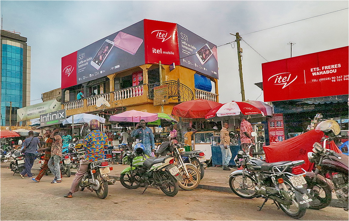 photo "Somewhere in Lome" tags: street, 