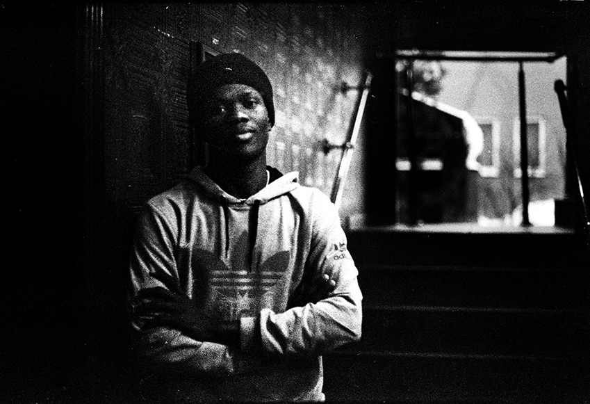 photo "My american friend" tags: portrait, black&white, genre, Ilford, adidas, genre, man, undegraund, адидас, илфорд, лестница, окно, пленка