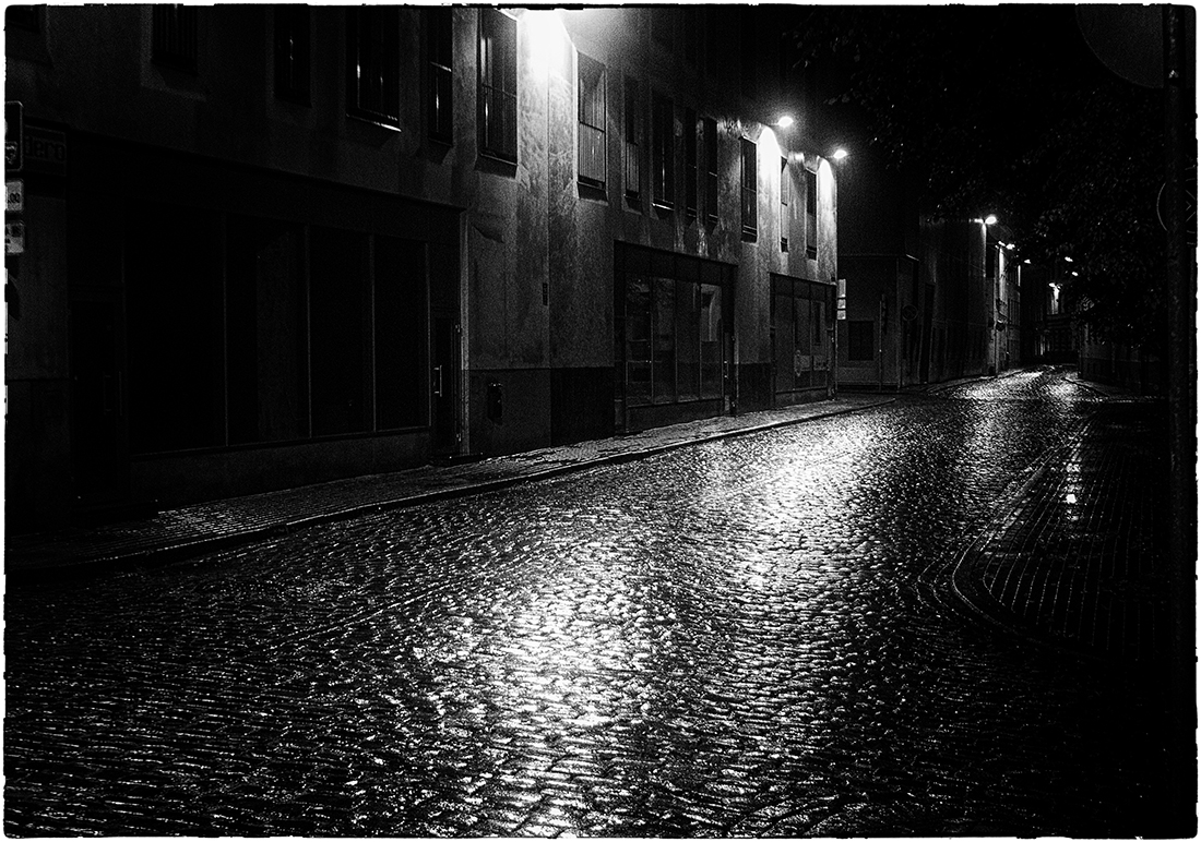 фото "Дождь в Риге" метки: путешествия, черно-белые, город, 