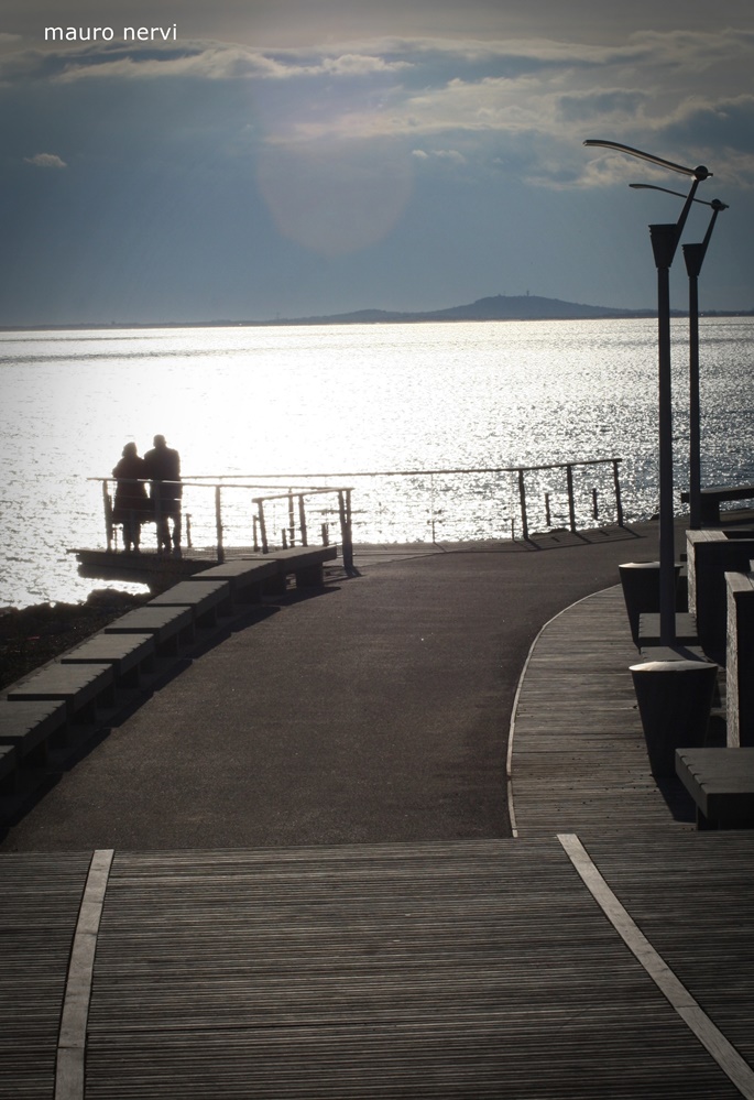 photo "a pause during the walk" tags: street, 