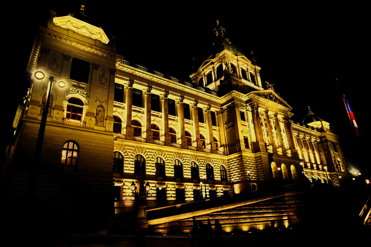 photo "Ночной Национальный музей" tags: architecture, Prag, Prague, Praha