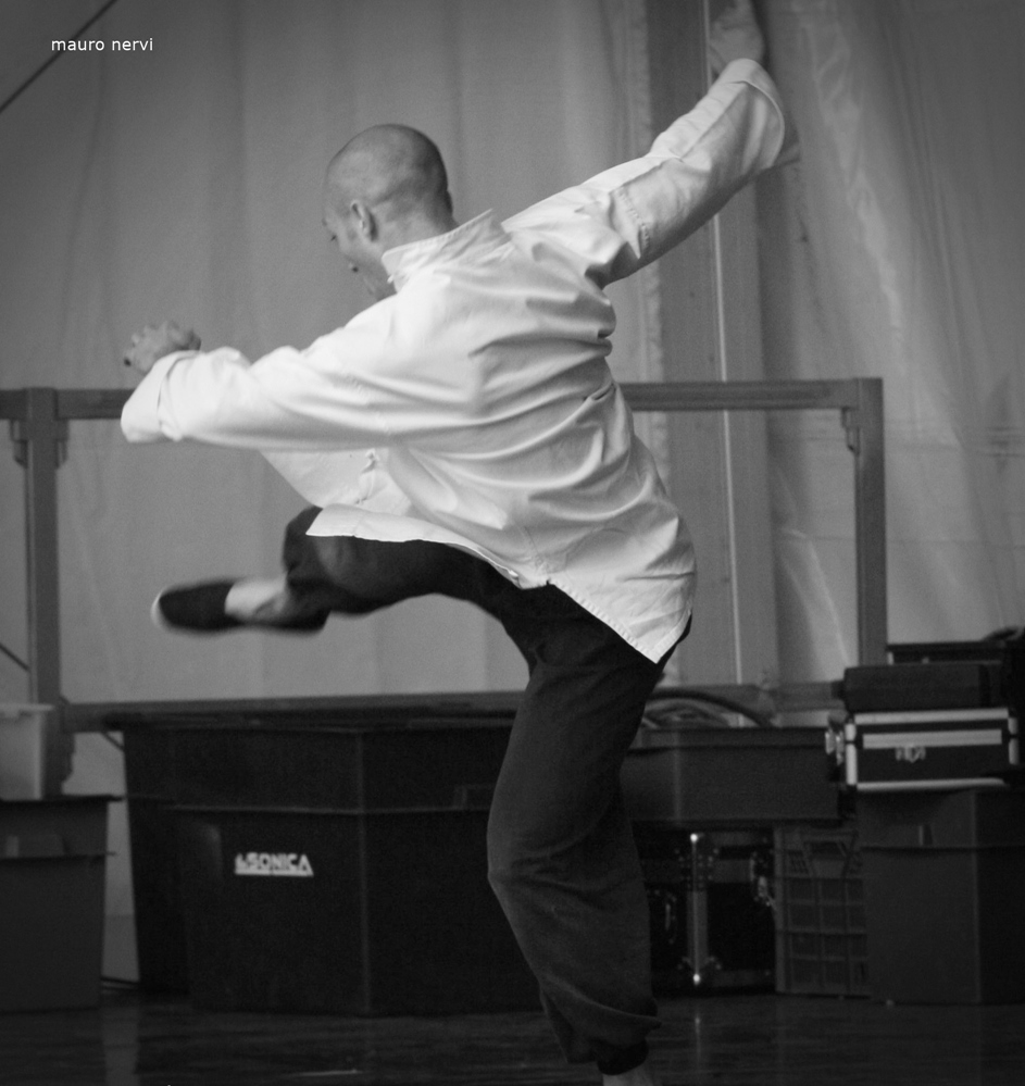 photo "dancing" tags: black&white, 