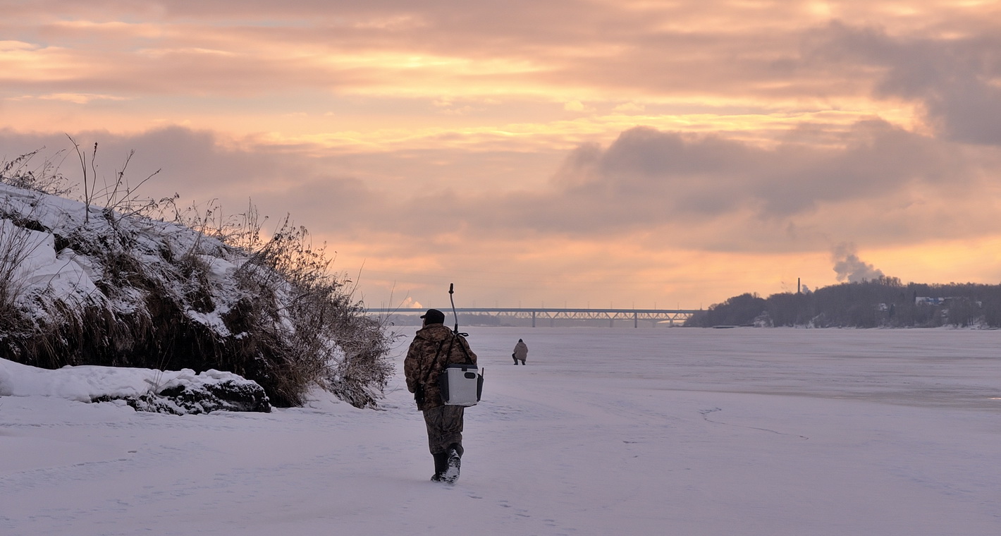 photo "***" tags: landscape, nature, coast, man, morning, river, snow, sun, winter, лед, холод