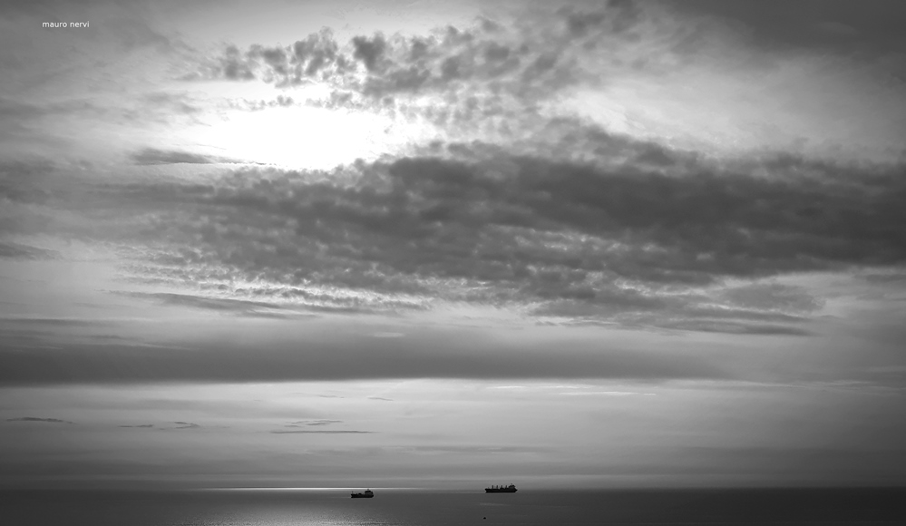 photo "clouds and sea" tags: black&white, 