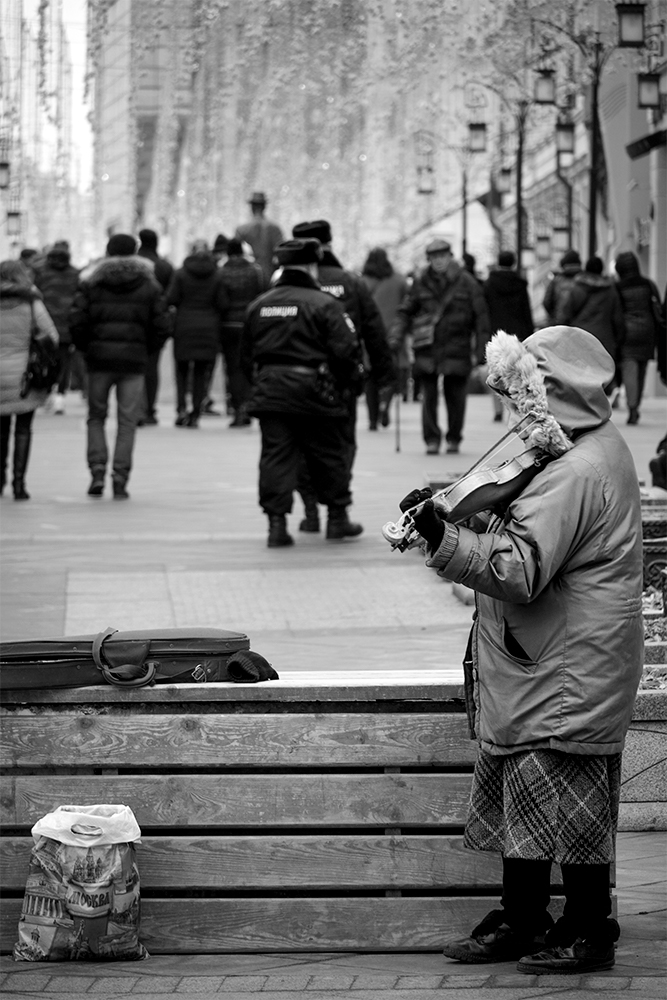 photo "***" tags: street, black&white, city, 