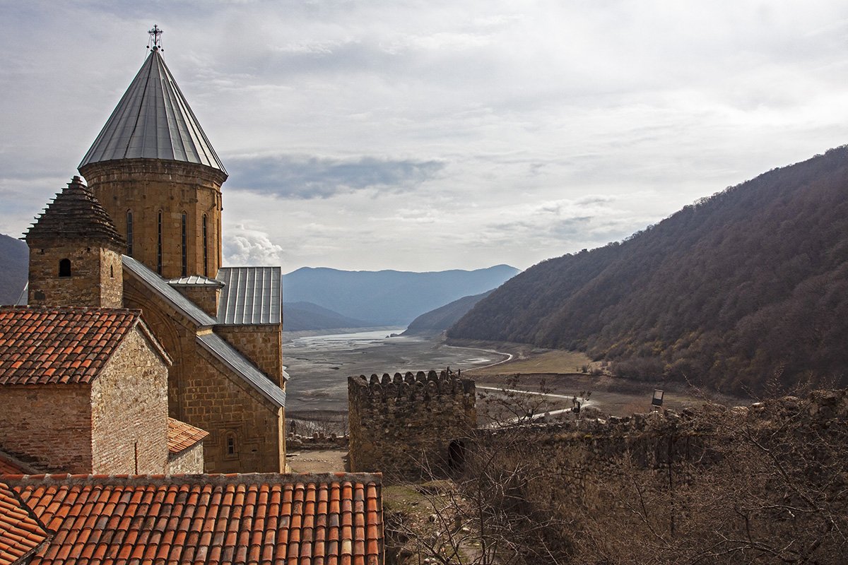 photo "Ananuri.  Georgia" tags: landscape, architecture, travel, Ananuri, Georgia, Georgian Military Road, Mtskheta, Ананури, Военно-грузинская дорога, Грузия, Мцхета