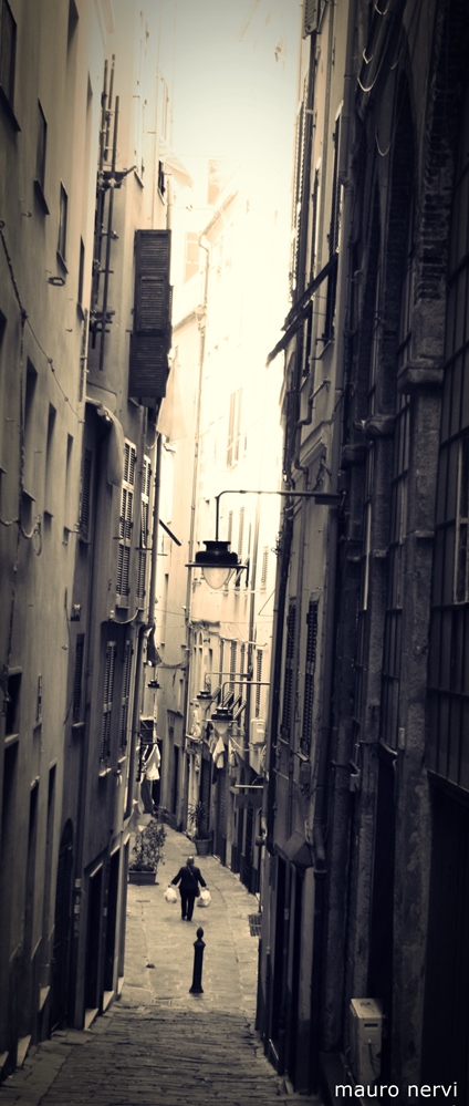 photo "the alley" tags: street, 