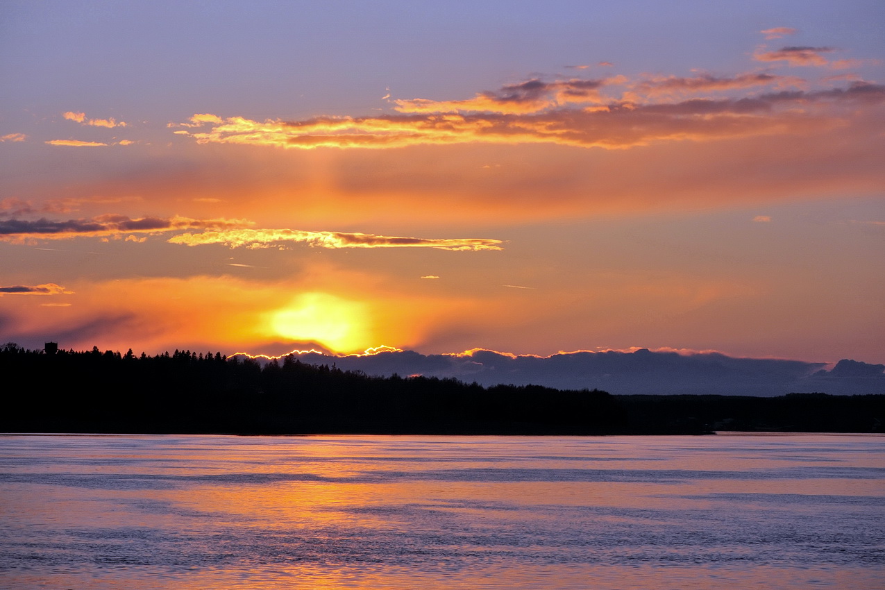 photo "***" tags: , clouds, river, sky, sun, sunset, water