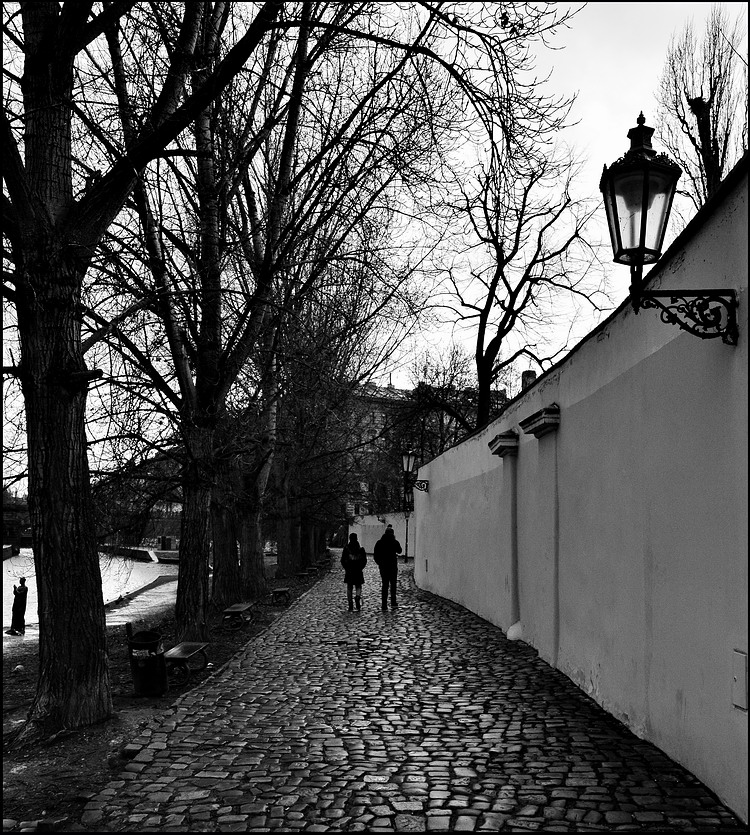 photo "Фигуры-2" tags: black&white, Prag, Prague, Praha