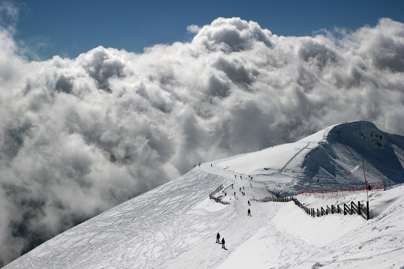 фото "Навстречу облакам" метки: пейзаж, Роза Хутор, весна, горы, лыжники