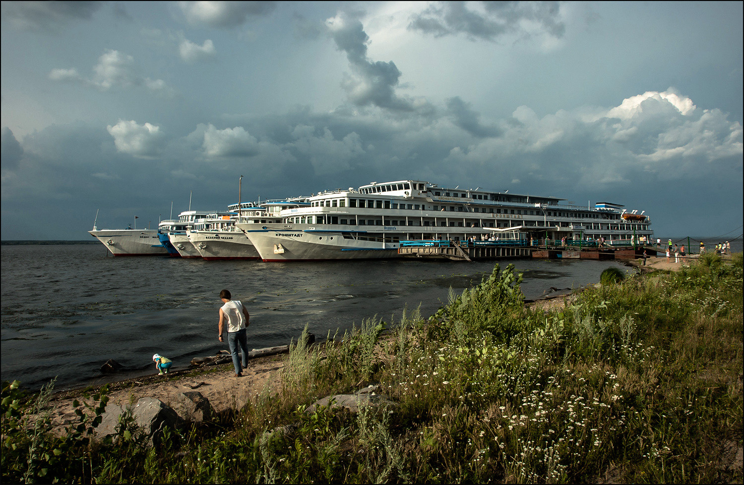 photo "Before the storm" tags: travel, street, summer, волга, гроза