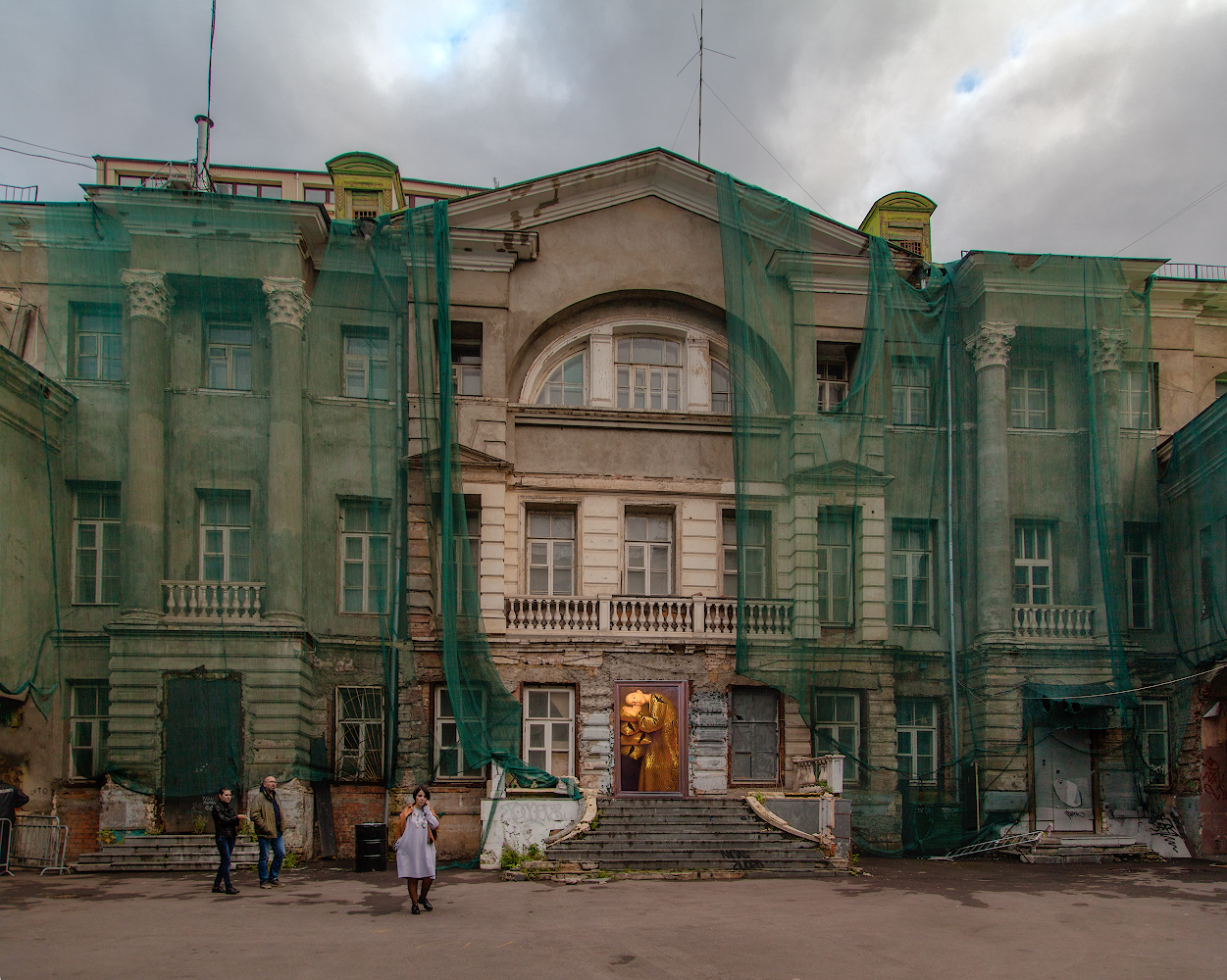 фото "Вечный ремонт... Особняк  в Столешниковом переулке." метки: стрит-фото, 