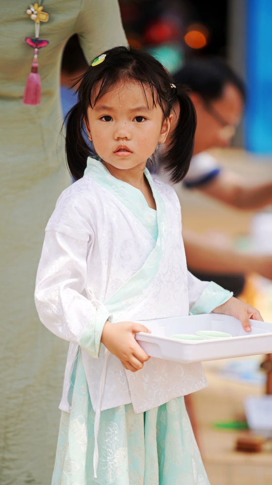 photo "Please have a cup of tea and rest a while" tags: portrait, travel, still life, Asia, children, girl, lake, pets/farm animals, summer, sun, sunset, woman