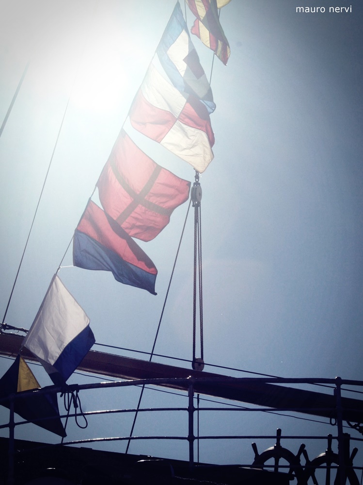photo "on board: flags" tags: landscape, 