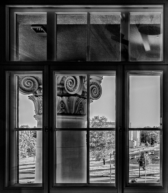 photo "A Window to Social Realism" tags: architecture, 