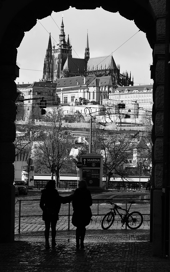 photo "Вид в аркаду" tags: black&white, Prag, Prague, Praha