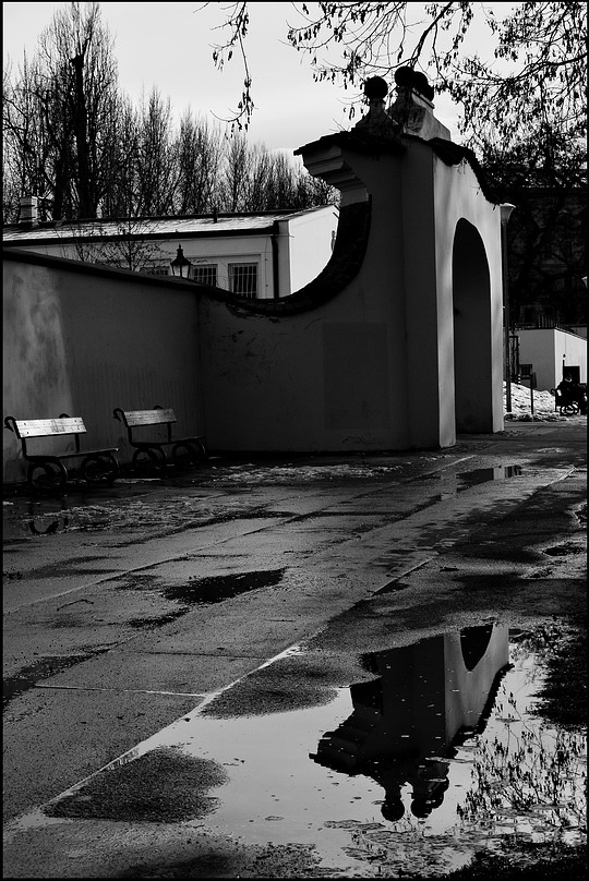 photo "На Кампе после дождя" tags: black&white, Prag, Prague, Praha