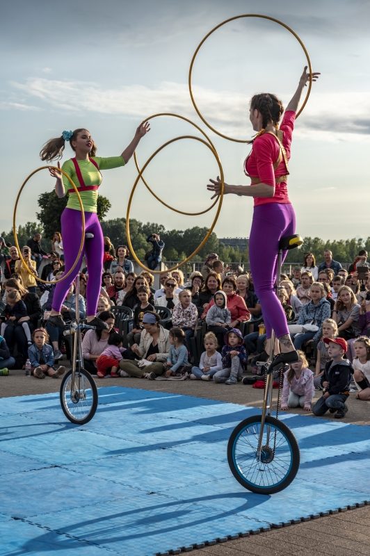 photo "Children's Circus" tags: genre, 