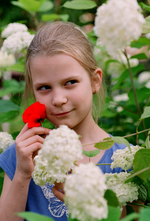 photo "***" tags: portrait, children, flowers