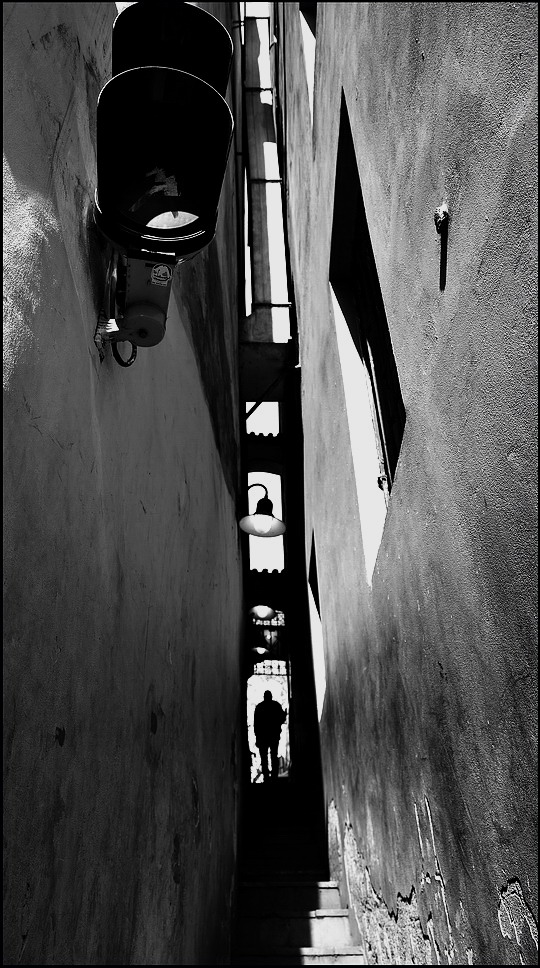 photo "Самая узкая улица Праги" tags: black&white, Prag, Prague, Praha