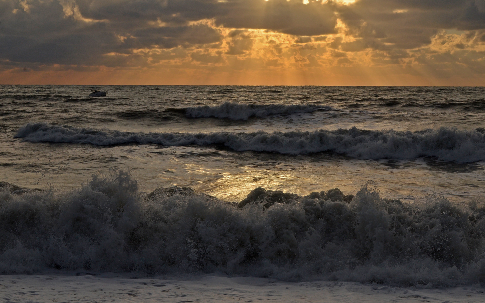 photo "***" tags: landscape, sea, ship, волны, стихия, шторм