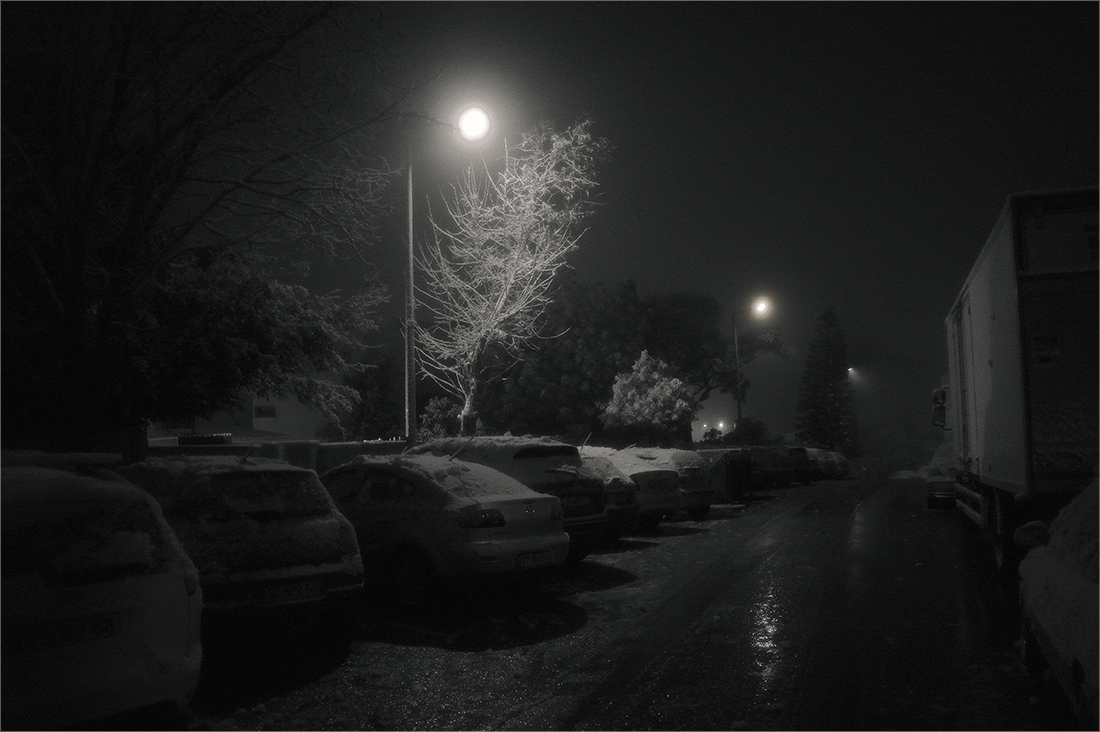 photo "First snow..." tags: travel, black&white, city, 