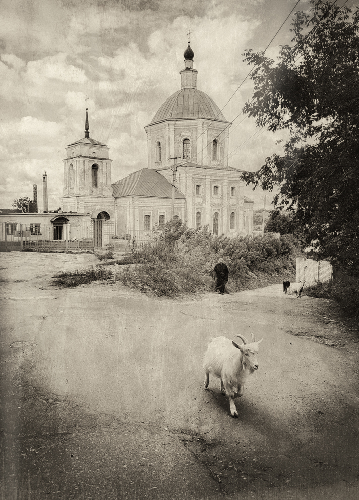 photo "***" tags: street, black&white, summer, Мобилкография, Смоленск, конкурс