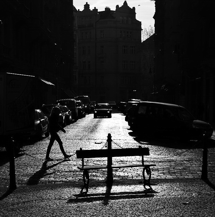 фото "Скамейка и улица" метки: черно-белые, Prag, Praha, Прага