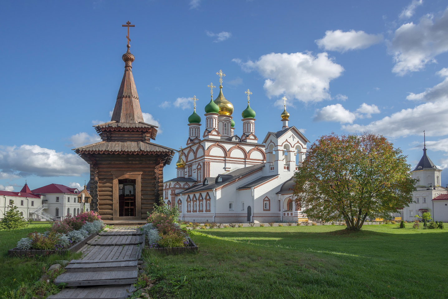 Радонежский монастырь. Монастырь Сергия Радонежского. Храм Сергия Радонежского Ростов. Троицкий собор Ростов Великий. Г.Дзержинск монастырь Сергия Радонежского.