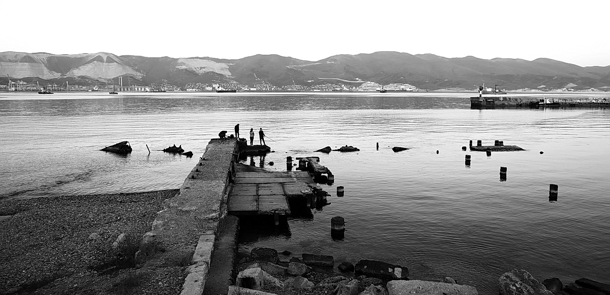 photo "The Black Sea" tags: street, black&white, 