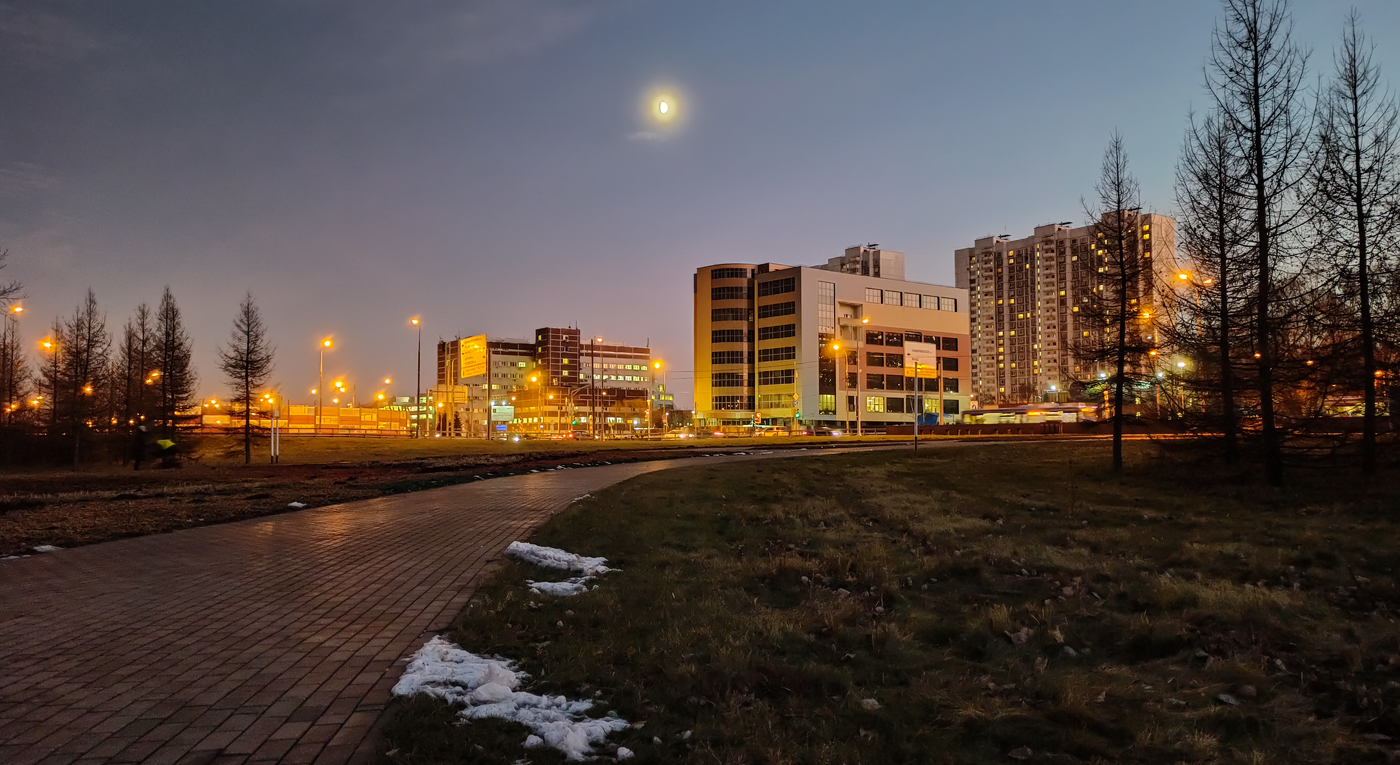 Парк Крылатские холмы ночью