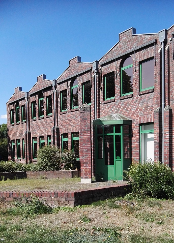 photo "The old brickstone building" tags: architecture, brickstones, building, city building, company, lower rhine area, old building, old company