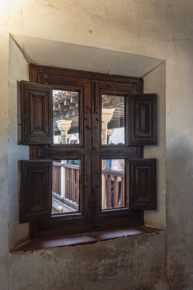 photo "The Alhambra Window" tags: interior, 