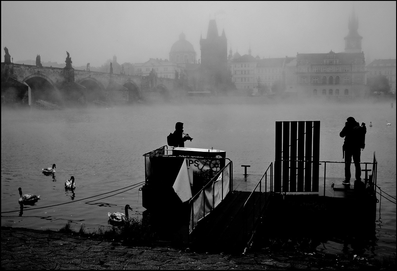 photo "Туманное утро у реки Влтавы" tags: black&white, Prag, Prague, Praha