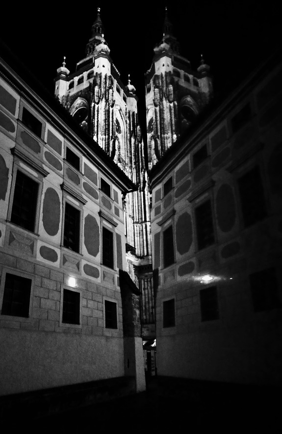 photo "Ночное отражение" tags: black&white, Prag, Prague, Praha