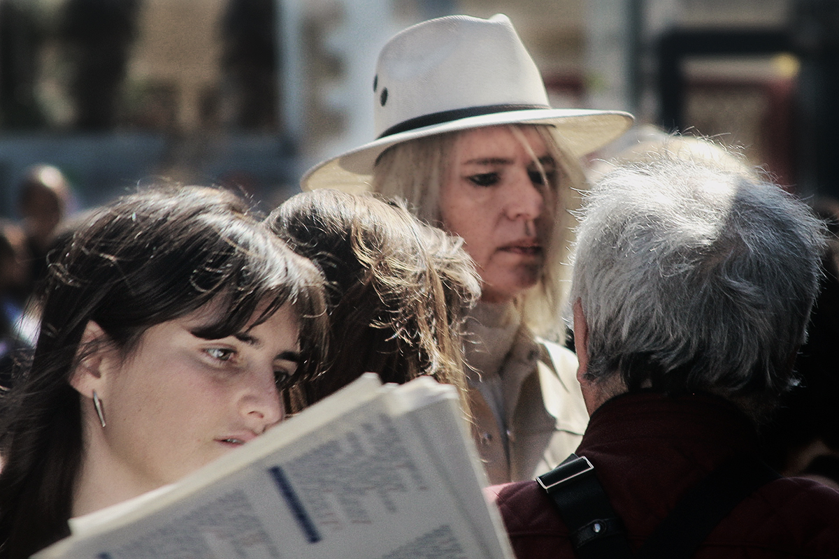 photo "In line at the restaurant ..." tags: travel, street, 