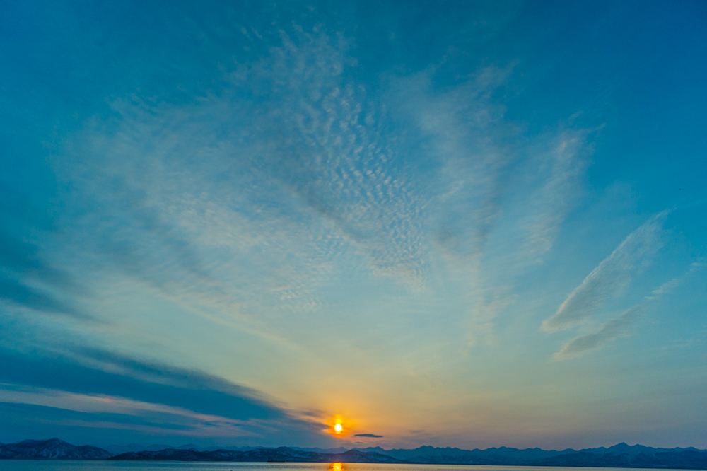 photo "***" tags: landscape, nature, Russia, bay, clouds, coast, ocean, sea, sky, sunrise, sunset, water, Авача, Вилючинская, Камчатка, Петропавловск, Петропавловск-Камчатский, Русский, Федерация, береговая линия, водный пейзаж, волна, вулкан, вулканы, морской пейзаж, облачно, пик, полуостров, порт, сивучи, синий, сопка