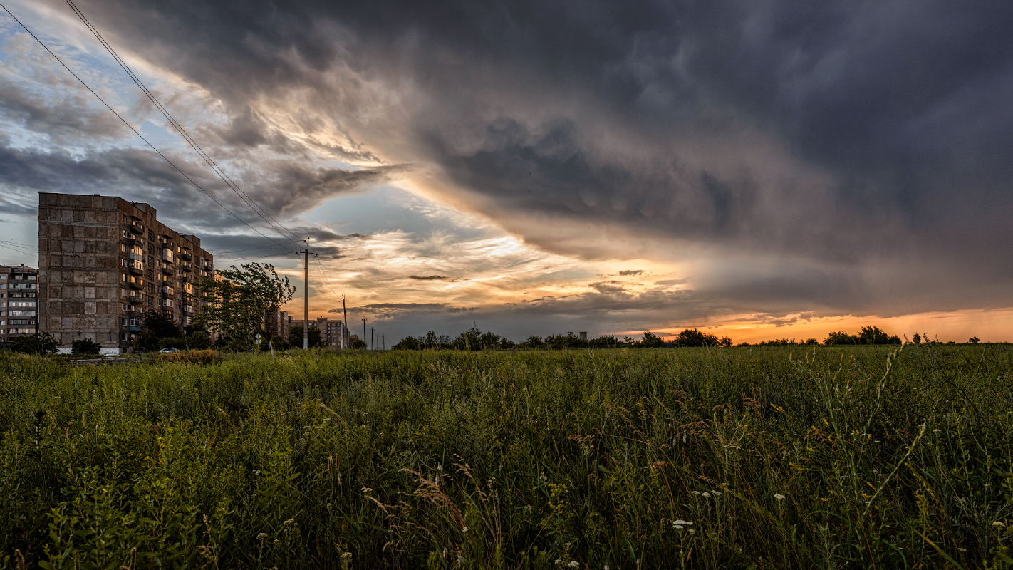 photo "Thunderstorm on the outskirts of the city" tags: nature, landscape, city, clouds, rain, summer, гроза, окраина, тучи