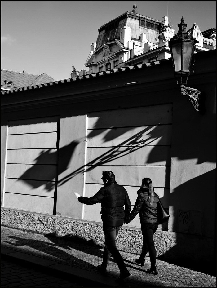 фото "Тени, пара и фонарь" метки: черно-белые, Prag, Praha, Прага