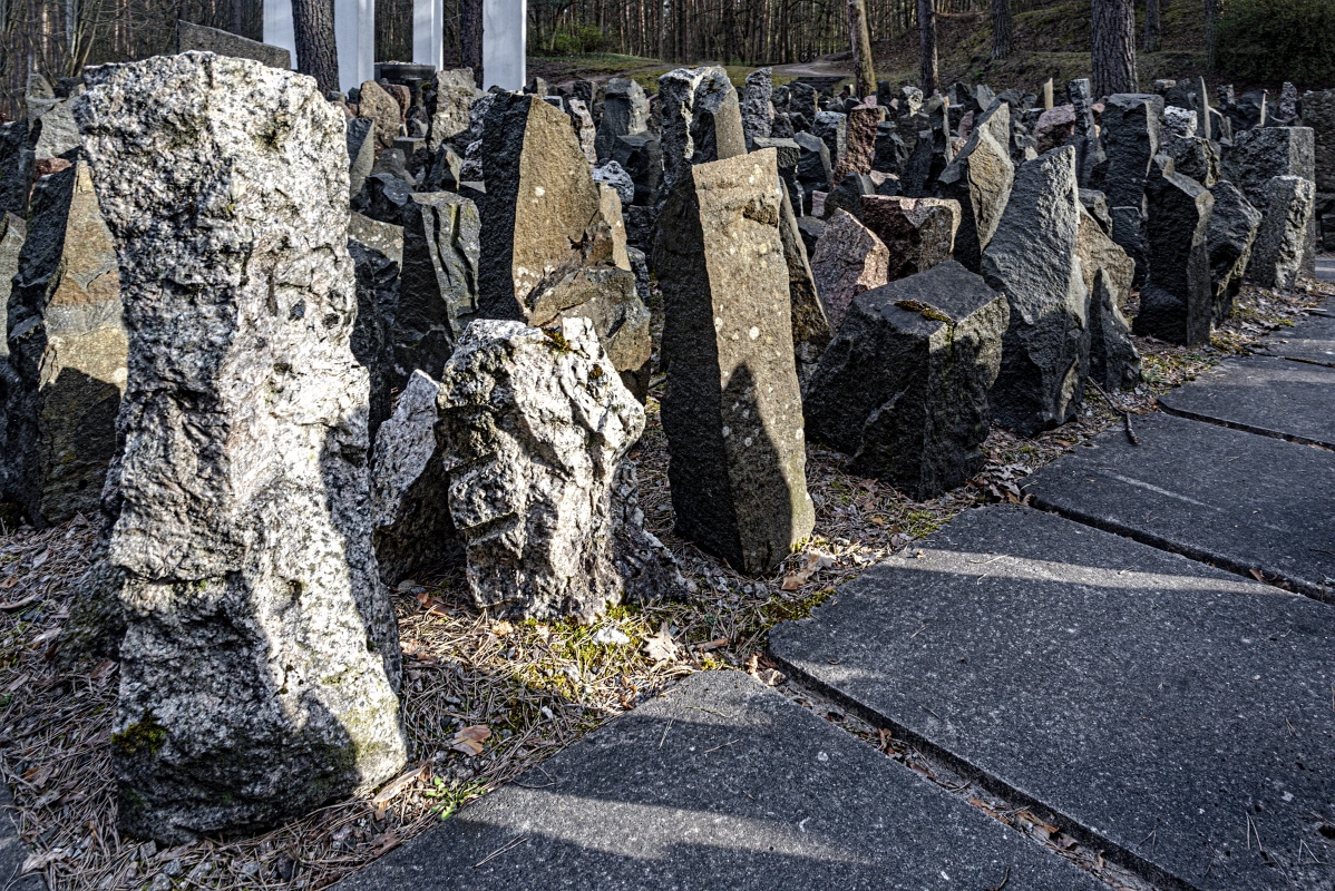 photo "At The Memorial" tags: misc., 