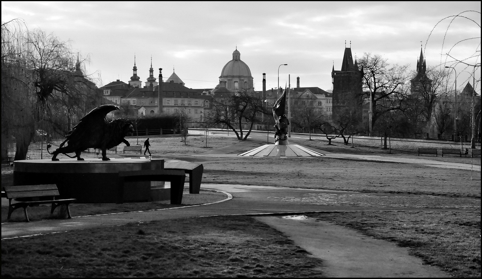 photo "Утро на Кларовe" tags: black&white, Prag, Prague, Praha