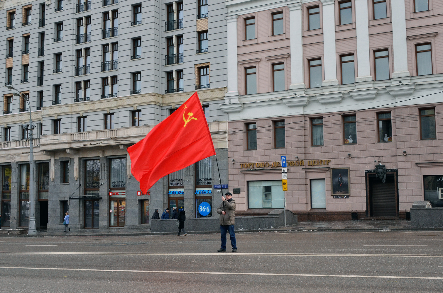 фото "И один в поле воин..." метки: жанр, Москва, митинг, праздник