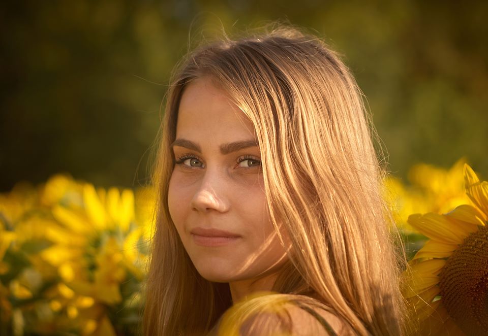 photo "***" tags: portrait, girl, summer, sunflowers, портрет девушка лето, солнечно