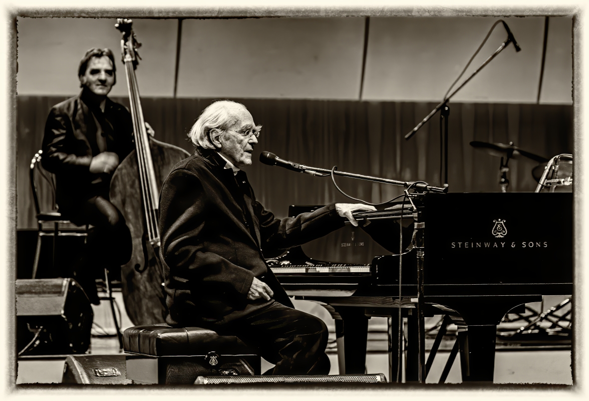 photo "Michel Legrand on Stage" tags: genre, 