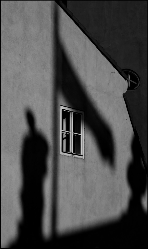 photo "Окно и тени" tags: black&white, Prag, Prague, Praha