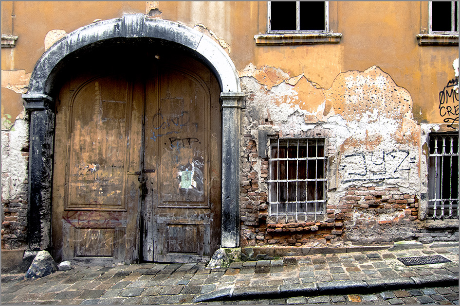 photo "The old house..." tags: city, architecture, street, 